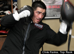 Brandon Ríos venció a Mike Alvarado en el 2012