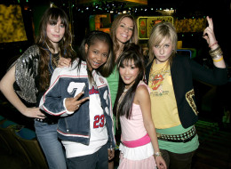 Danielle Haim, Lil' Nix, Raquel Houghton, Ally Maki and Este Haim of The Valli Girls (Photo by KMazur/WireImage)