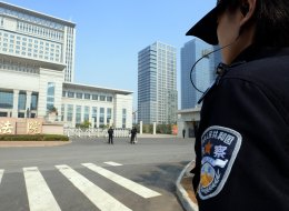 Chinese police guard the Shandong high court building in Jinan, east China Shandong province on October 25, 2013. (GOH CHAI HIN/AFP/Getty Images)