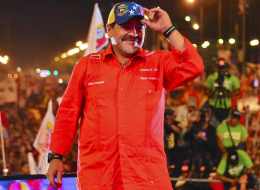 Diego Maradona brindando su apoyo en la campaña electoral de Venezuela a Nicolás Maduro