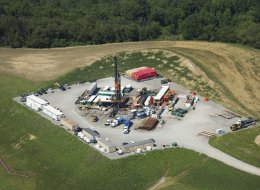 Fracking rigs like this one seen in Butler County, Pa. on June 19, 2013 dot the landscape across western Pennsylvania. (Jason Cohn/MCT via Getty Images)