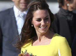 Britain's Kate, Duchess of Cambridge, with a bouquet of flowers arrives in Sydney Wednesday, April 16, 2014. Britain's Prince William and Kate are on a three-week tour of Australia and New Zealand, the first official trip overseas with their son, Prince George. (AP Photo/Rob Griffith)