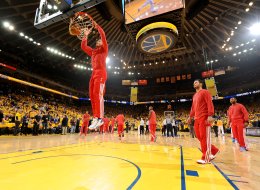 Blake Griffin #32 of the Los Angeles Clippers warms up prior to the game against the Golden State Warriors in Game Four of the Western Conference Quarterfinals at Oracle Arena on April 27, 2014 in Oakland, California. NOTE TO USER: User expressly acknowledges and agrees that, by downloading and/or using this Photograph, user is consenting to the terms and conditions of the Getty Images License Agreement. Mandatory Copyright Notice: Copyright 2014 NBAE (Photo by Noah Graham/NBAE via Getty Images)