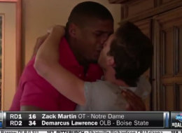 Michael Sam, reaccionó con un beso a su novio al ser seleccionado por la NFL