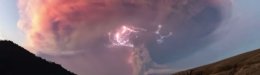 Image for Les incroyables images d'un orage volcanique