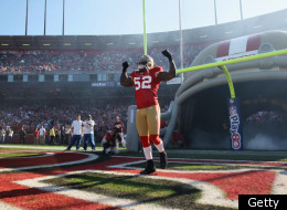 SAN FRANCISCO, CA - DECEMBER 04: Patrick Willis #52 of the San Francisco 49ers runs on to the field for their game against the St. Louis Rams at Candlestick Park on December 4, 2011 in San Francisco, California. (Photo by Ezra Shaw/Getty Images)