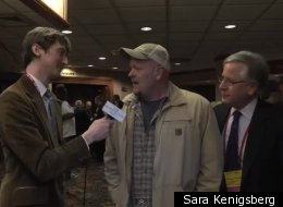 jZach Carter (left) and Howard Fineman speak with