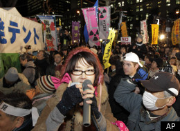 Anti-nuclear activist and artist Shoko Tomita speaks in front of other protesters and bystanders on the premises of the Japan's Economy, Trade and Industry Ministry in Tokyo, Friday, Jan. 27, 2012. (AP)