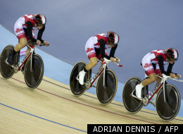 Tara Whitten, Gillian Carleton et Jasmin Glaesser en action, le 17 février 2012. (ADRIAN DENNIS / AFP)