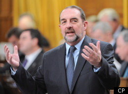 Les 2600 employés d'Aveos restent sur leur faim après leur rencontre avec le ministre fédéral des Transports, Denis Lebel. (THE CANADIAN PRESS/Sean Kilpatrick/archives)