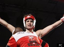 Justin Trudeau remporte le combat contre conservateur Patrick Brazeau. Photo PC/FRED CHARTRAND