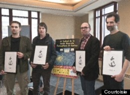 Deux des lauréats des 25e prix Bédéis Causa: Fred Jourdain (2e à gauche) et Jean-Paul Eid (à l'extrême droite) accompagnés des représentants du magazine Safarir et de la maison d'édition Casterman (Alexandre Detry)