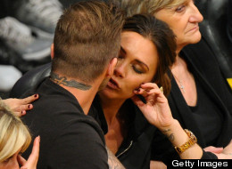David y Victoria Beckham se besan en juego de Los Lakers