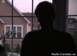 Julie Dufault a témoigné à visage couvert. (Radio-Canada.ca)