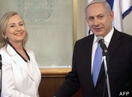 La secrétaire d'État américaine, Hillary Clinton et le premier ministre israélien, Benyamin Nétanyahou le 16 juillet 2012 à Jérusalem. (AFP)