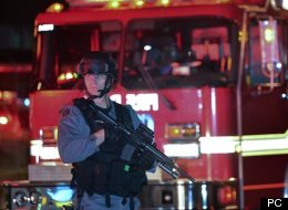 Un policier monte la garde à la suite de la fusillade à Toronto.