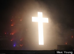 La croix symbolique de Justice à Osheaga. (Crédit photo: Marc Young)