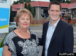 Yolande D. Legault avec le candidat caquiste Benoït Charette (Caroline d'Astous/Le HuffPost Québec)