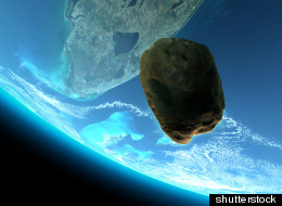 Un asteroide conocido como QG42 pasará a 2.84 millones de kilómetros de la Tierra.