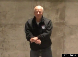 Peter Mansbridge shows off his Gangnam-style moves. (YouTube)