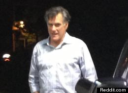 Mitt Romney fue captado en una gasolinera en el sur de California.
