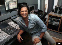 Carlos vives contra las narco novelas
