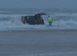 Mom Drives Van Filled With Children Into Ocean (VIDEO)